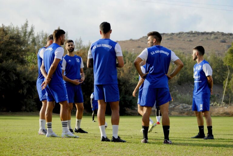 La UD San Fernando precisa reaccionar en Maspalomas ante el San Roque de Lepe