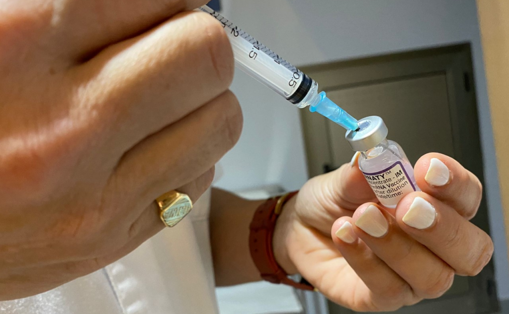 El 83,82 por ciento de la población diana ya está inmunizada en las islas