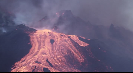 El volcán cubre en las últimas cuatro horas y media 1,4 hectáreas