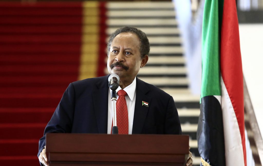 Militares arrestan al primer ministro de Sudán y a otros ministros