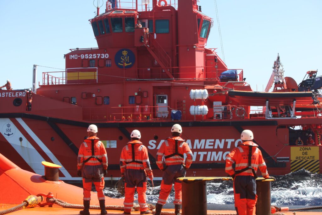 Salvamento busca dos cayucos avistados a 111 km al sur de Gran Canaria