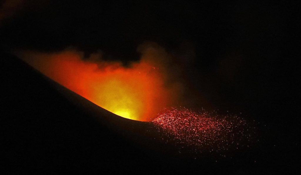 Aumenta la llegada de visitantes durante el fin de semana para ver el volcán