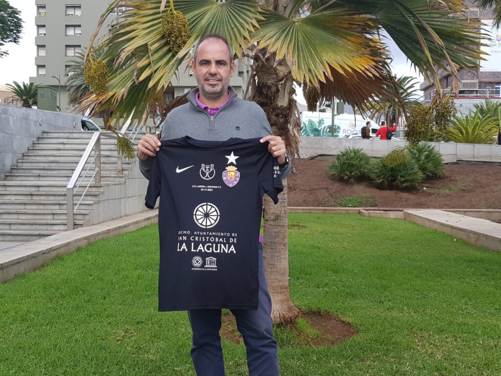 El entrenador del CD Laguna, Sergio Alonso, espera que su equipo sea fiel a sí mismo en el duelo de Copa del Rey ante el Granada 