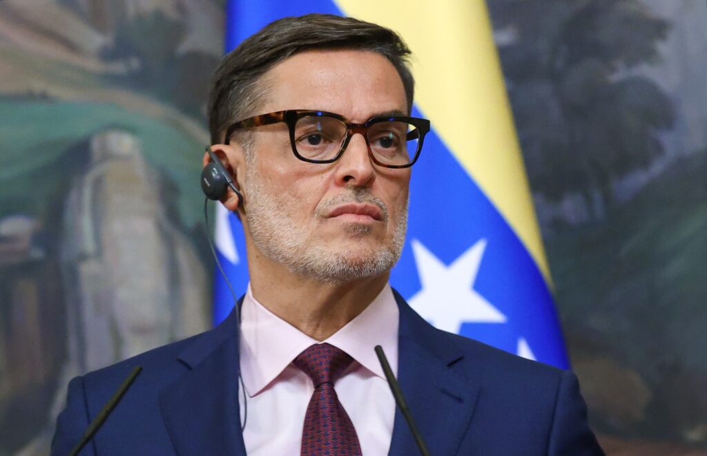 El ministro de Exteriores de Venezuela recibe por primera vez al nuevo encargado de negocios de España