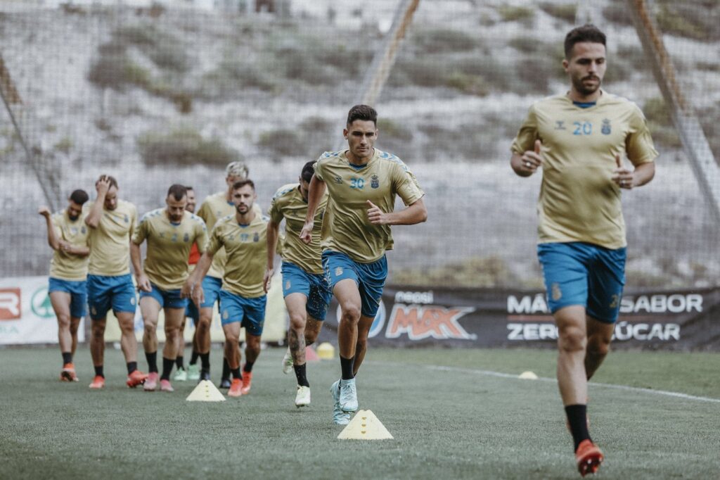 Las Palmas viaja a Málaga con cinco bajas, pero recupera a cuatro futbolistas 