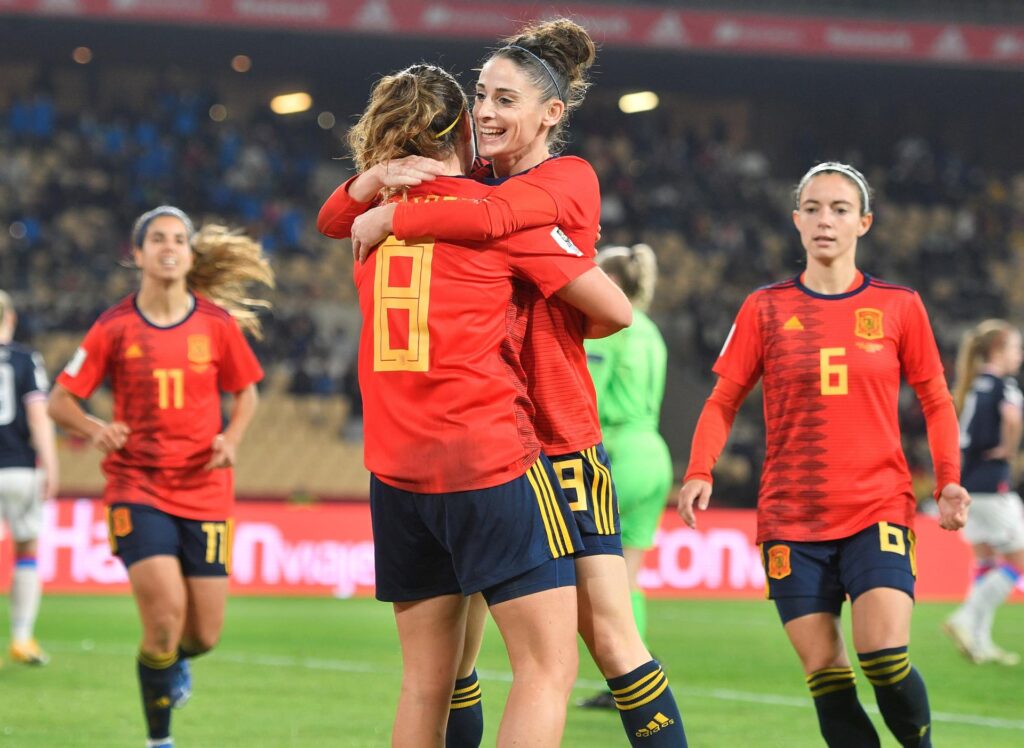 La selección española femenina de fútbol buscará este martes ante Escocia en el estadio sevillano de La Cartuja el quinto triunfo consecutivo 