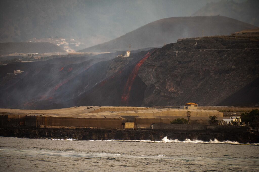 La nueva vía Puerto Naos-Tazacorte aglutinará servicios dañados por la lava
