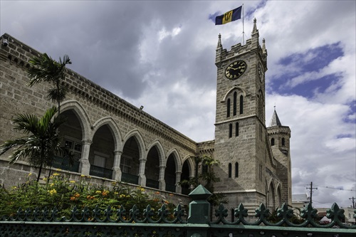Barbados se convierte en república tras renunciar a Isabel II como reina