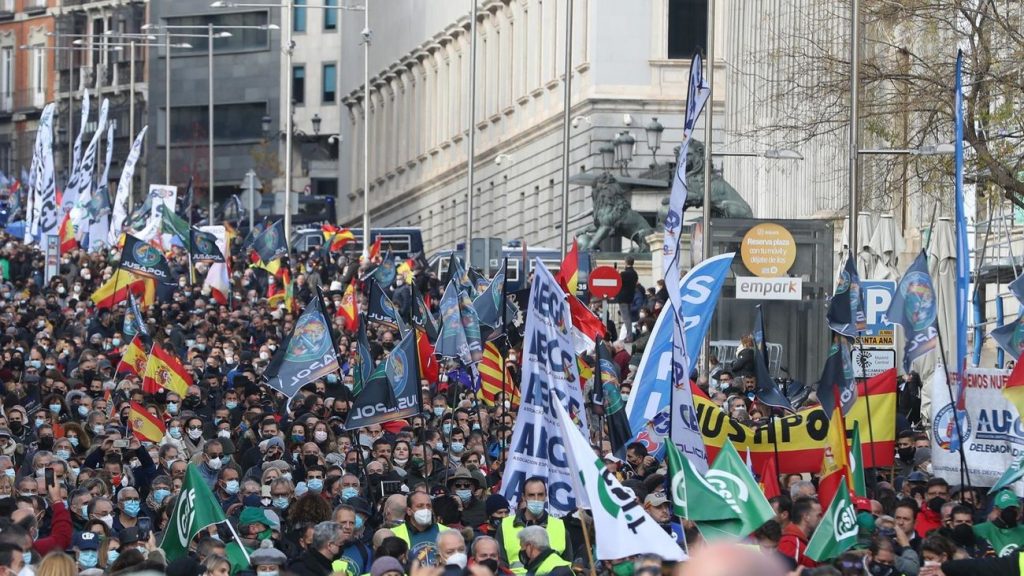 Miles de personas marchan en Madrid contra la nueva ley mordaza