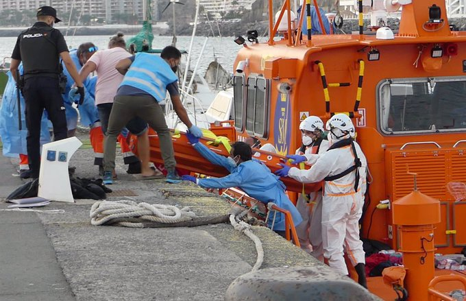 Rescatan a 88 migrantes a bordo de dos embarcaciones