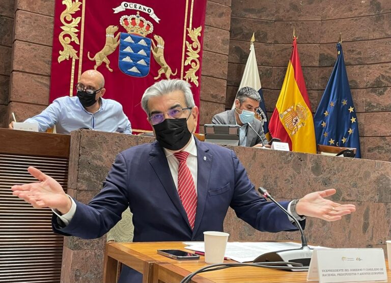 Román Rodríguez ve «poco eficaz» el descuento de 20 céntimos en los carburantes