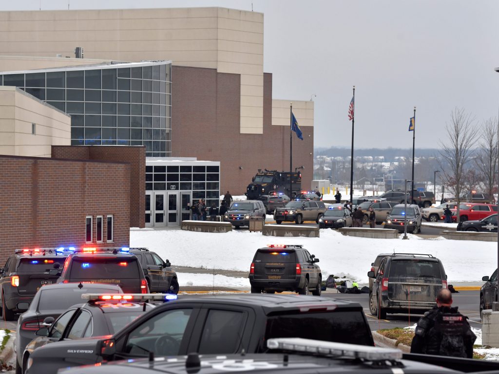 Mueren tres personas en un tiroteo en un instituto de Michigan