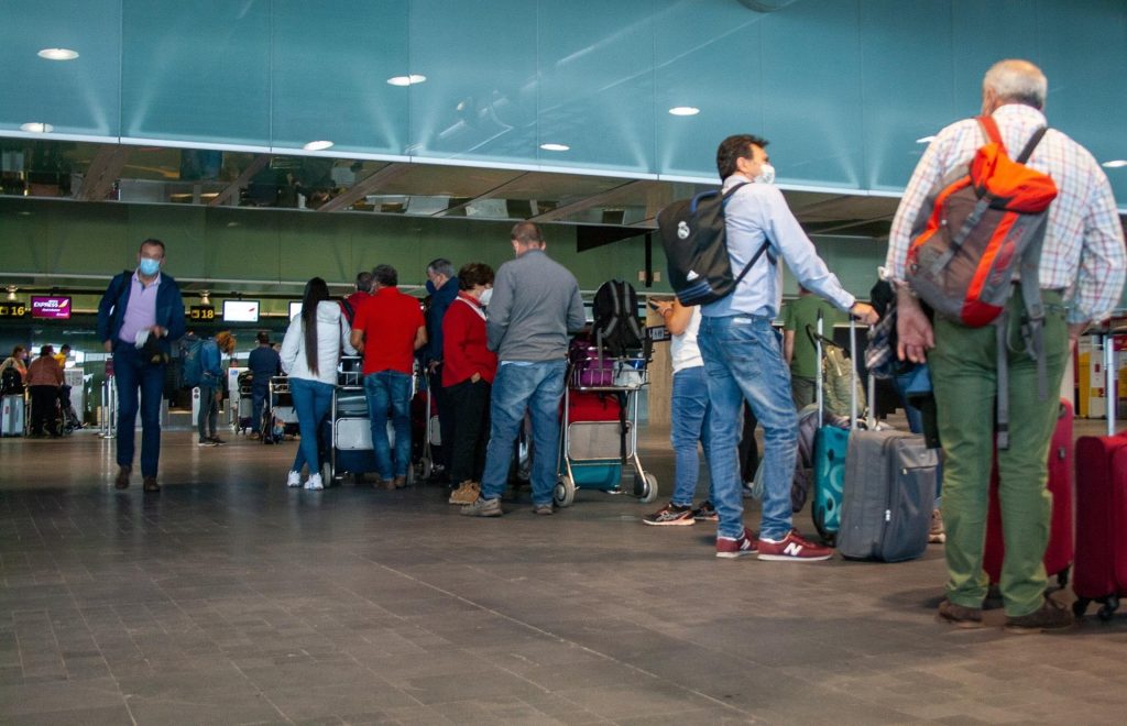 El tráfico aeroportuario en Gran Canaria cae un 9,5% y el de Tenerife Sur crece un 1,5% en noviembre en relación a 2019