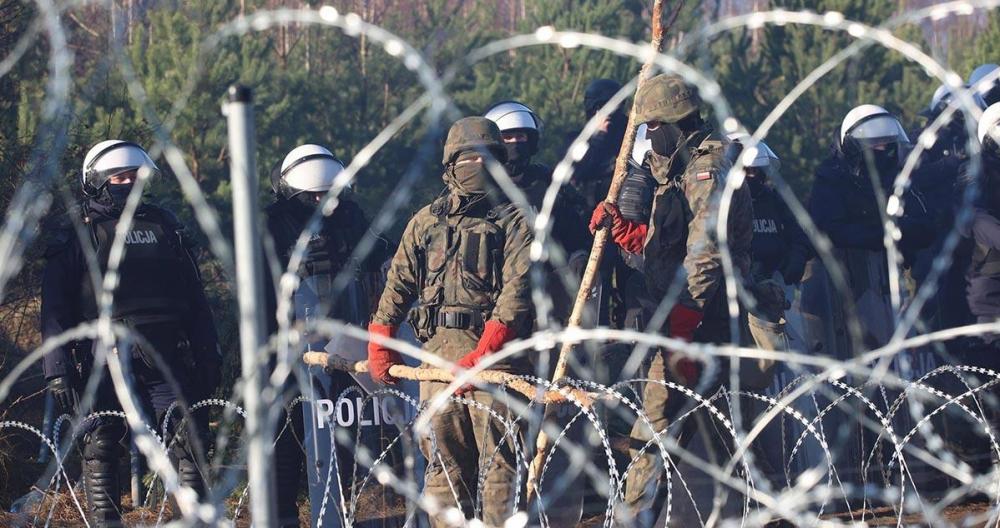 El Gobierno polaco refuerza su presencia militar en la frontera por la llegada de migrantes bielorrusos