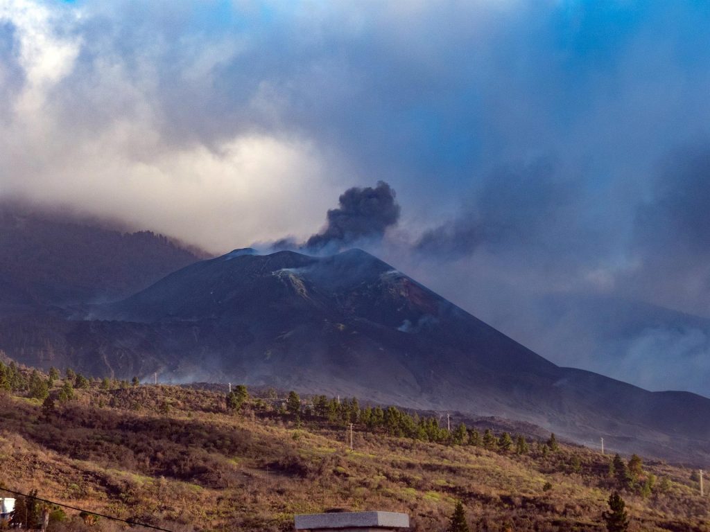 Los vecinos afectados por el volcán no podrán acceder este sábado a recoger enseres