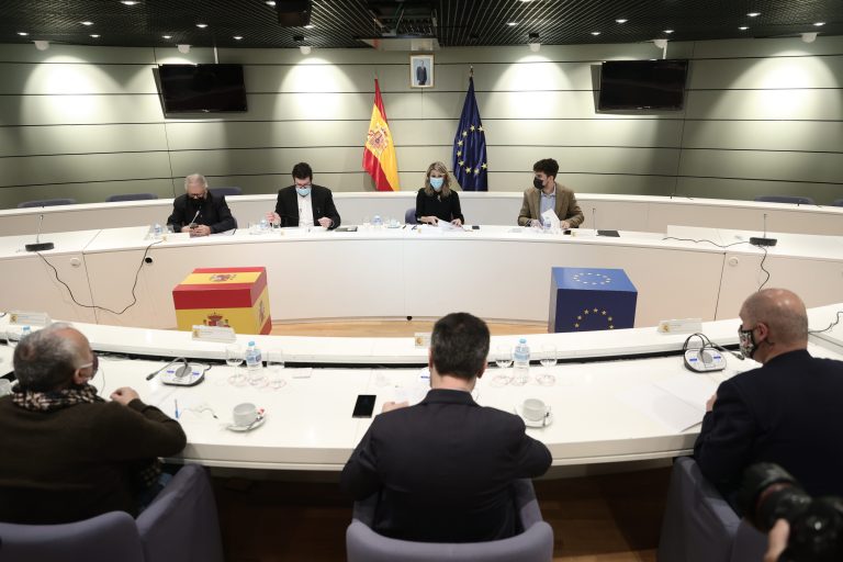 El Gobierno acuerda la reforma laboral con patronal y sindicatos