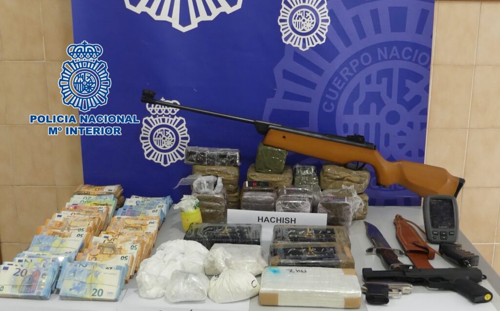 Cae en Tenerife una red de traficantes y se intervienen droga, dinero y armas