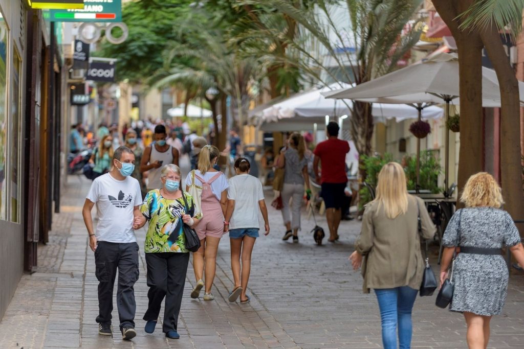 Torres avanza que Canarias prevé aumentar a diez personas el límite de personas en Navidad