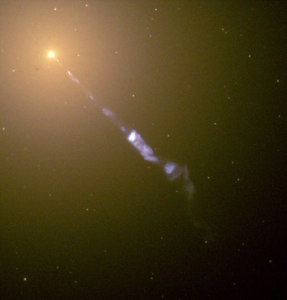 Las galaxias con núcleos activos pueden pasar por un periodo de rejuvenecimiento y creación estelar antes de cesar por completo su producción