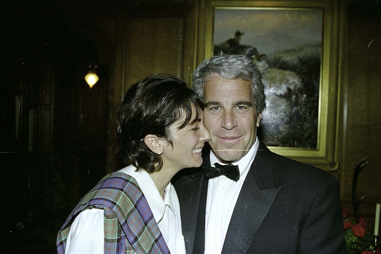 Ghislaine Maxwell, culpable de abusos a menores por colaborar en la trama de Jeffrey Epstein