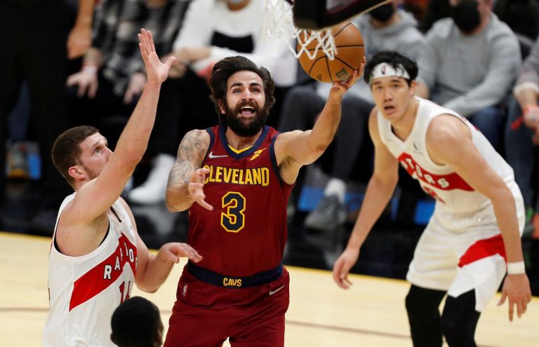 La NBA y el baloncesto español se vuelcan con Ricky Rubio tras su lesión