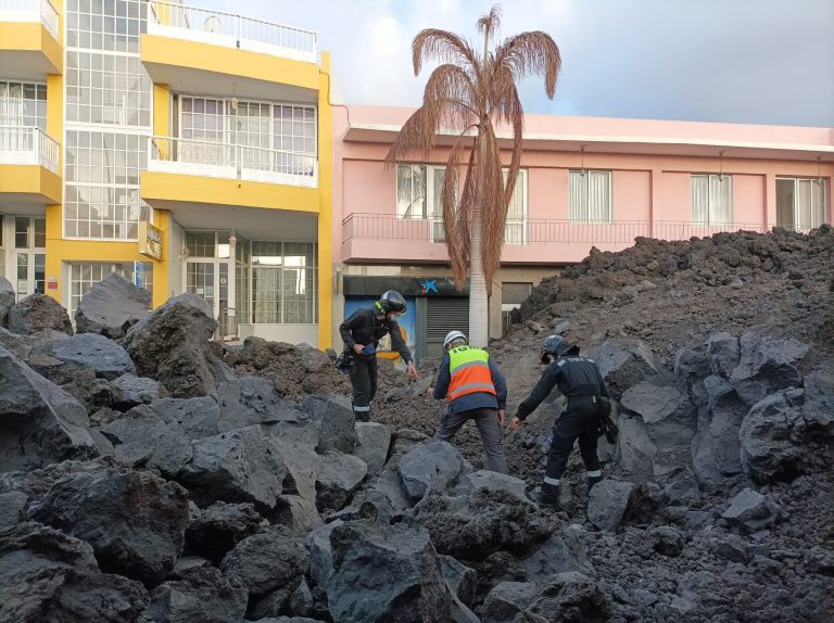 Continúa la retirada de lava de las coladas del cruce de La Laguna con buenos resultados