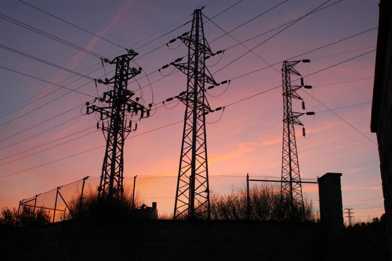 La luz vuelve a subir y se sitúa por encima de 200 euros/MWh