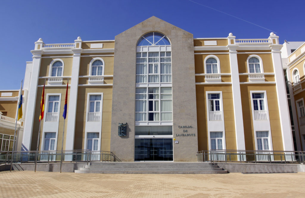 Un juez cita a los siete consejeros de CC en Lanzarote por la expulsión de Sosa 