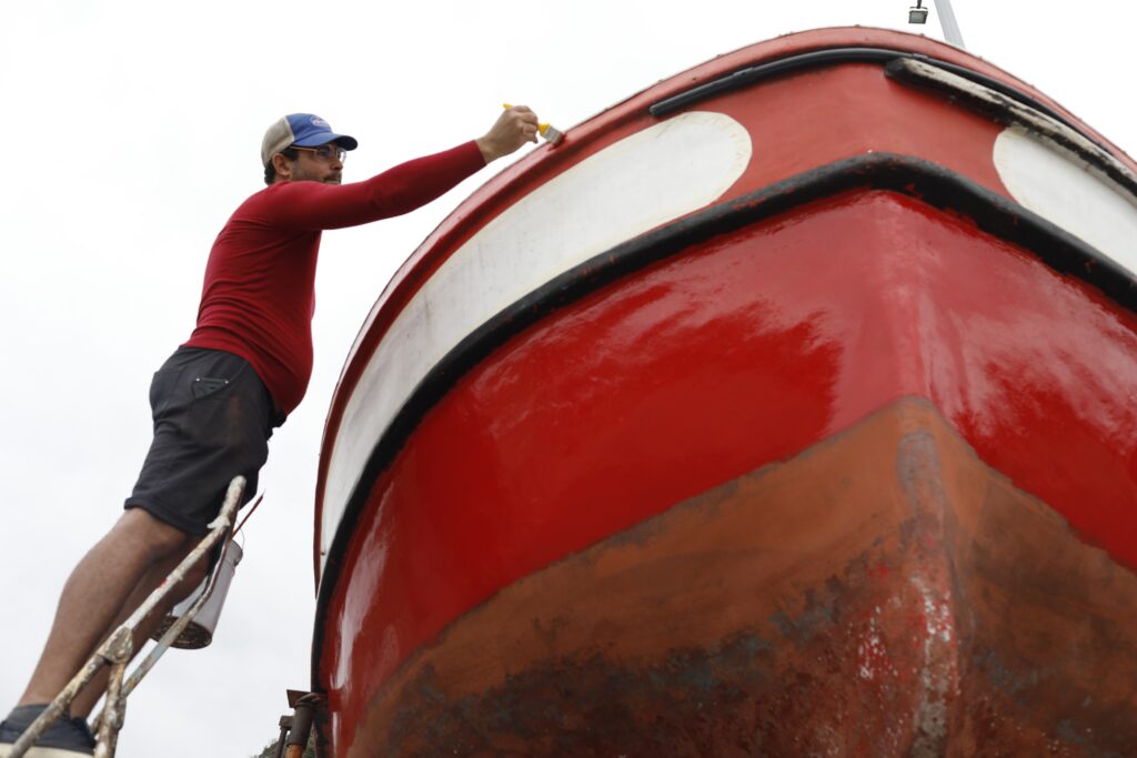 Los pescadores de Tazacorte, con la flota amarrada, miran al 2022 