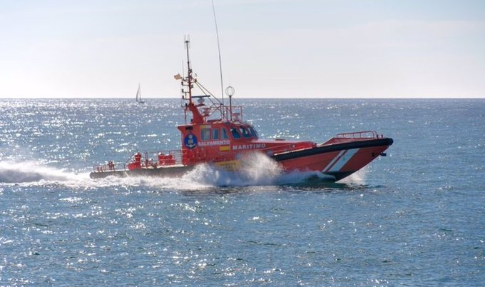 Rescatan una embarcación con 51 migrantes a bordo en Lanzarote