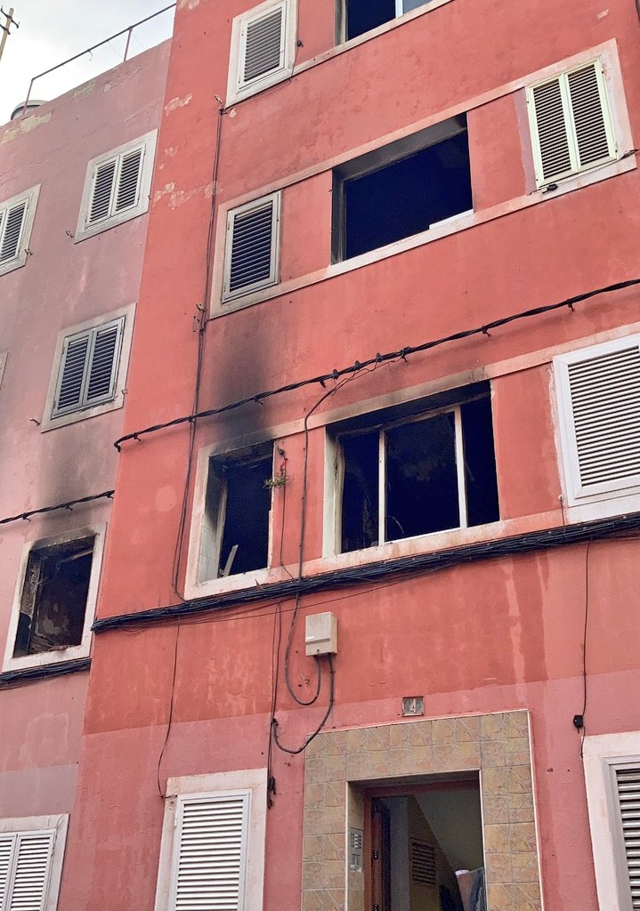 Dos heridos en el incendio de un edificio en Schamann