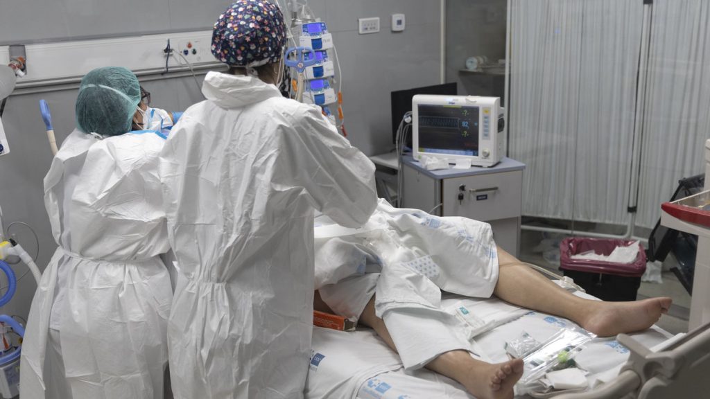 Baja un 18% la ocupación de camas por enfermos de covid en los hospitales del SCS