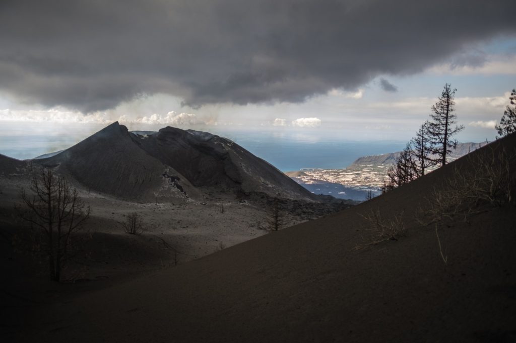 Cambia el semáforo de riesgo volcánico en La Palma, pasa de rojo a amarillo