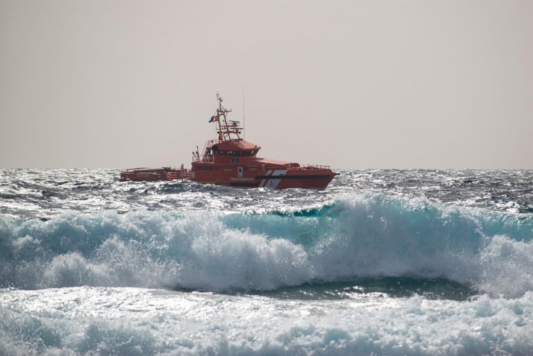 Salvamento rescata a casi trescientas personas que viajaban a bordo de seis pateras al sur de Gran Canaria