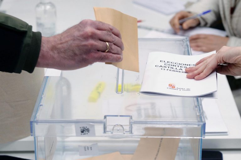 Participación del 51,62% en las elecciones de Castilla y León a las 18:00 horas, dos puntos menos
