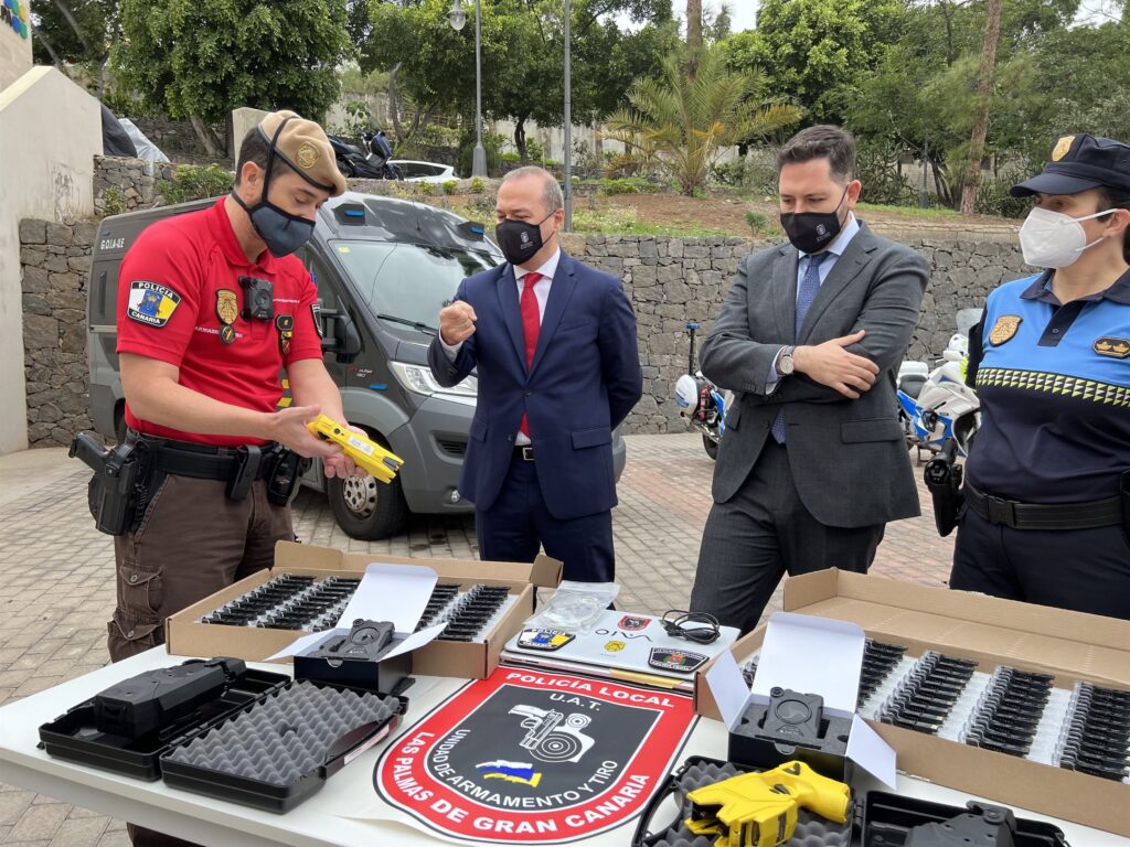 La Policía Local de Las Palmas de Gran Canaria incorpora pistolas 'Taser' a su equipamiento