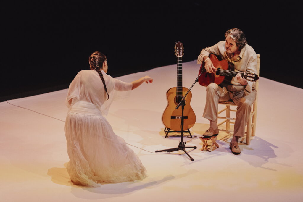 El baile de Rocío Molina se funde en el Cuyás con la guitarra de Rafael Riqueni  