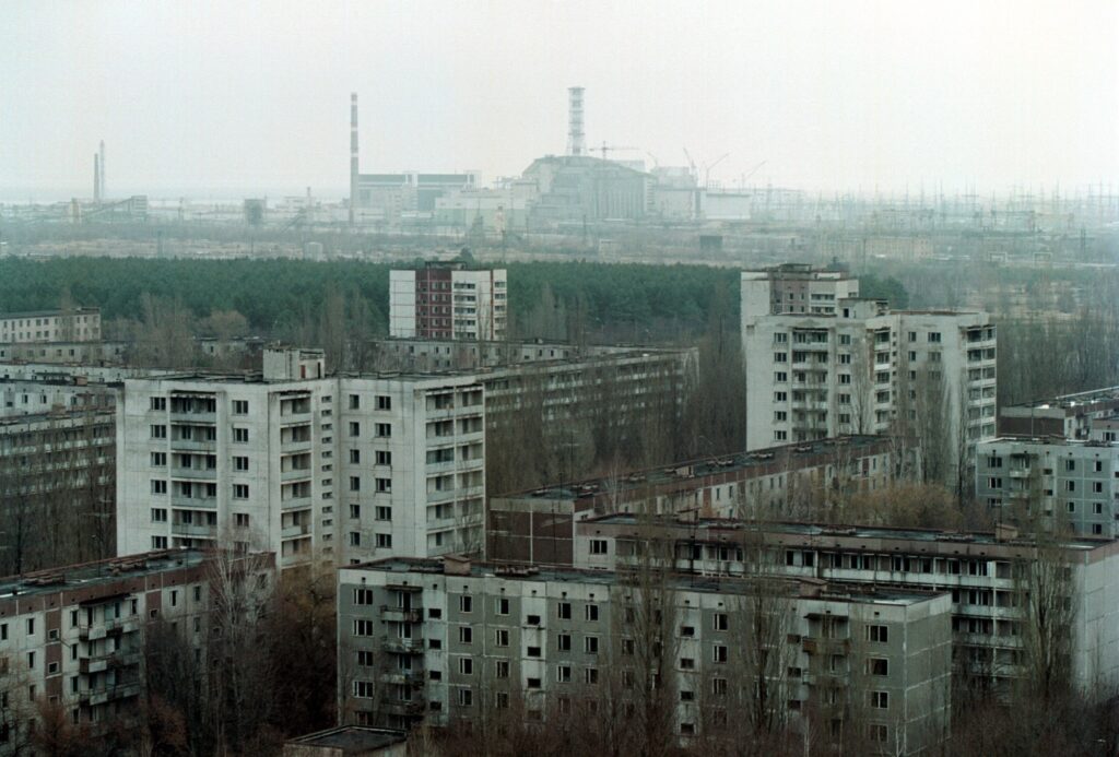 Rusia confirma haber tomado la central de Chernóbil y dice que la radiación está en niveles normales

