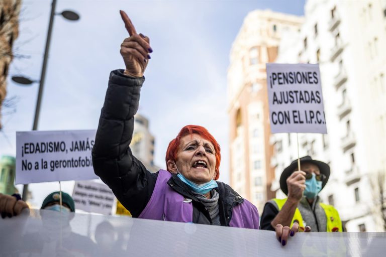 Miles de pensionistas se manifiestan contra el sistema de revalorización de pensiones