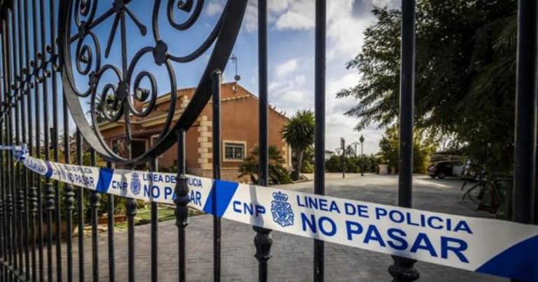 Un adolescente de 15 años mata a sus padres y hermano en una pedanía de Elche