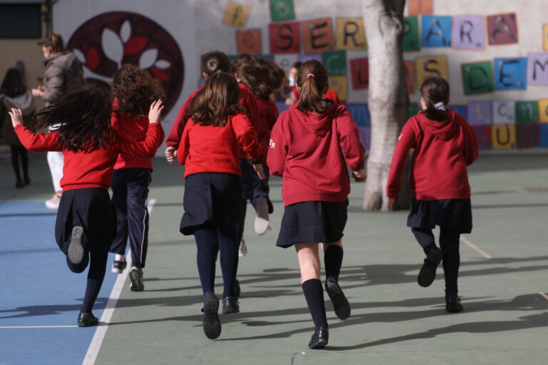 Sin cuarentenas escolares en Cataluña a partir del 21 de febrero