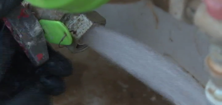 El agua de abasto vuelve poco a poco a las viviendas y negocios de Puerto del Rosario