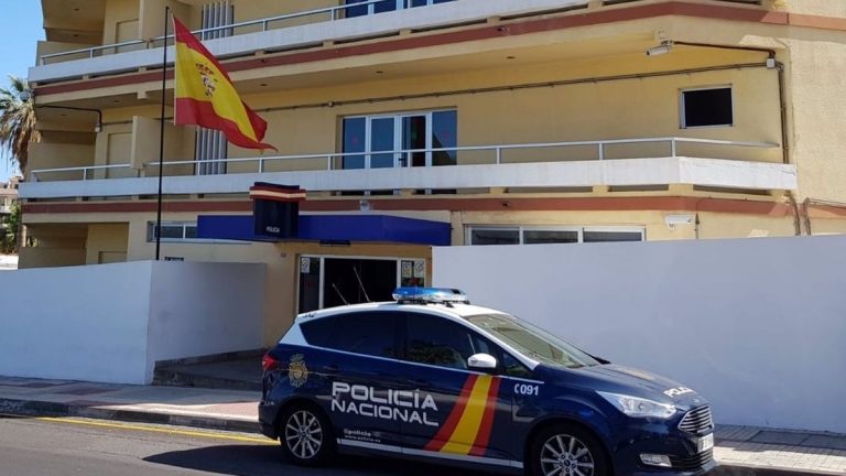 Una agente de policía podrá acumular los permisos de maternidad y paternidad por familia monoparental
