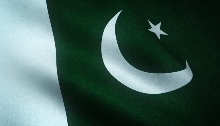 Al menos 30 muertos por un atentado en una mezquita de Peshawar, en Pakistán