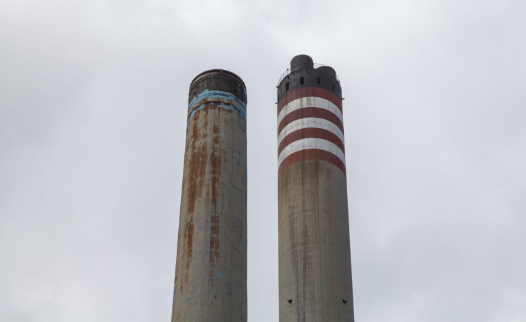 Endesa demolerá a partir del verano las chimeneas de la central de Jinámar