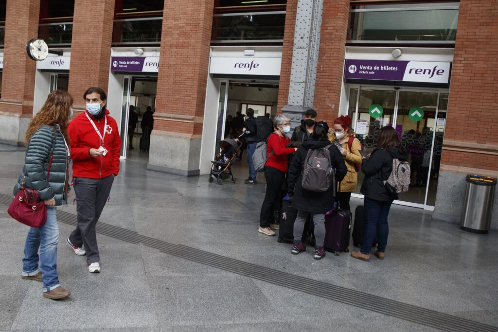 El Gobierno y las comunidades preparan la llegada de unos 12.000 ucranianos