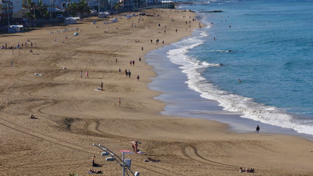 Un joven fallece ahogado en la playa de Las Canteras, en Las Palmas de Gran Canaria