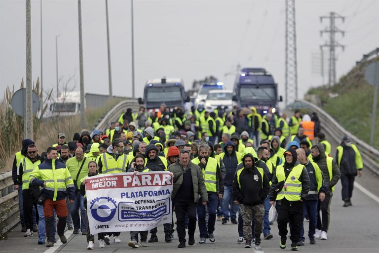 El Gobierno cita de nuevo a los transportistas, aunque no a los huelguistas