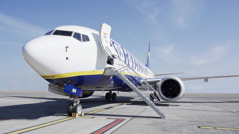 Ryanair valora reabrir sus bases en Canarias