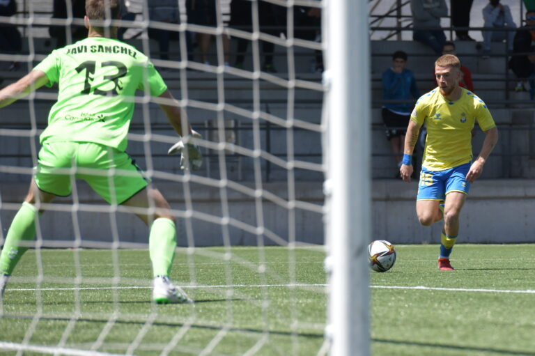 Las Palmas Atlético y Tamaraceite empatan 3-3 y se alejan de la permanencia